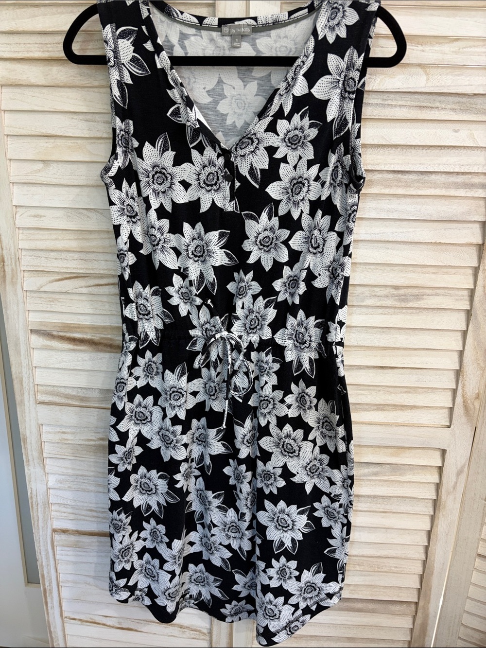 Talbots Black & White Floral V-Neck Sleeveless Dress
